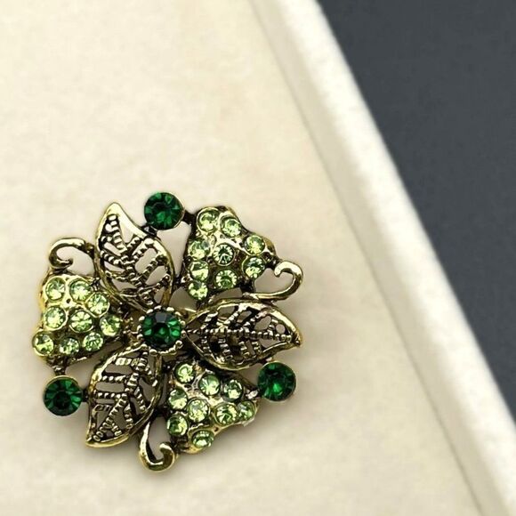 Yellow Gold with Emerald and Peridot Green Crystal Floral Leaf Pin Back Brooch - Picture 4 of 7